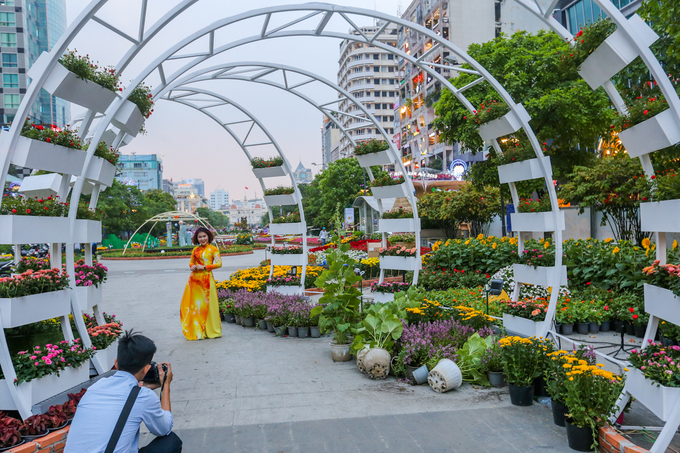 Đường[-]hoa[-]Nguyễn[-]Huệ[-]trước[-]ngày[-]khai[-]mạc